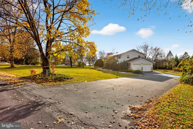 $499,900 | 2152 Amlisa Road, Nazareth, PA 18064