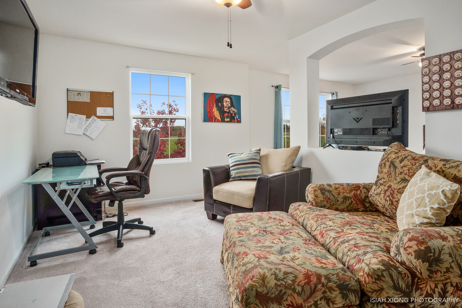 2964 Church Road Aurora, IL 60502 - Photo 10 of 16 a view of a livingroom with workspace and a couch