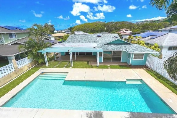 $2,400,000 | 1439 Akuleana Place, Kailua, HI 96734
