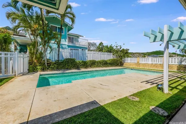 $2,400,000 | 1439 Akuleana Place, Kailua, HI 96734