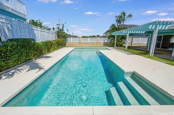 $2,400,000 | 1439 Akuleana Place, Kailua, HI 96734