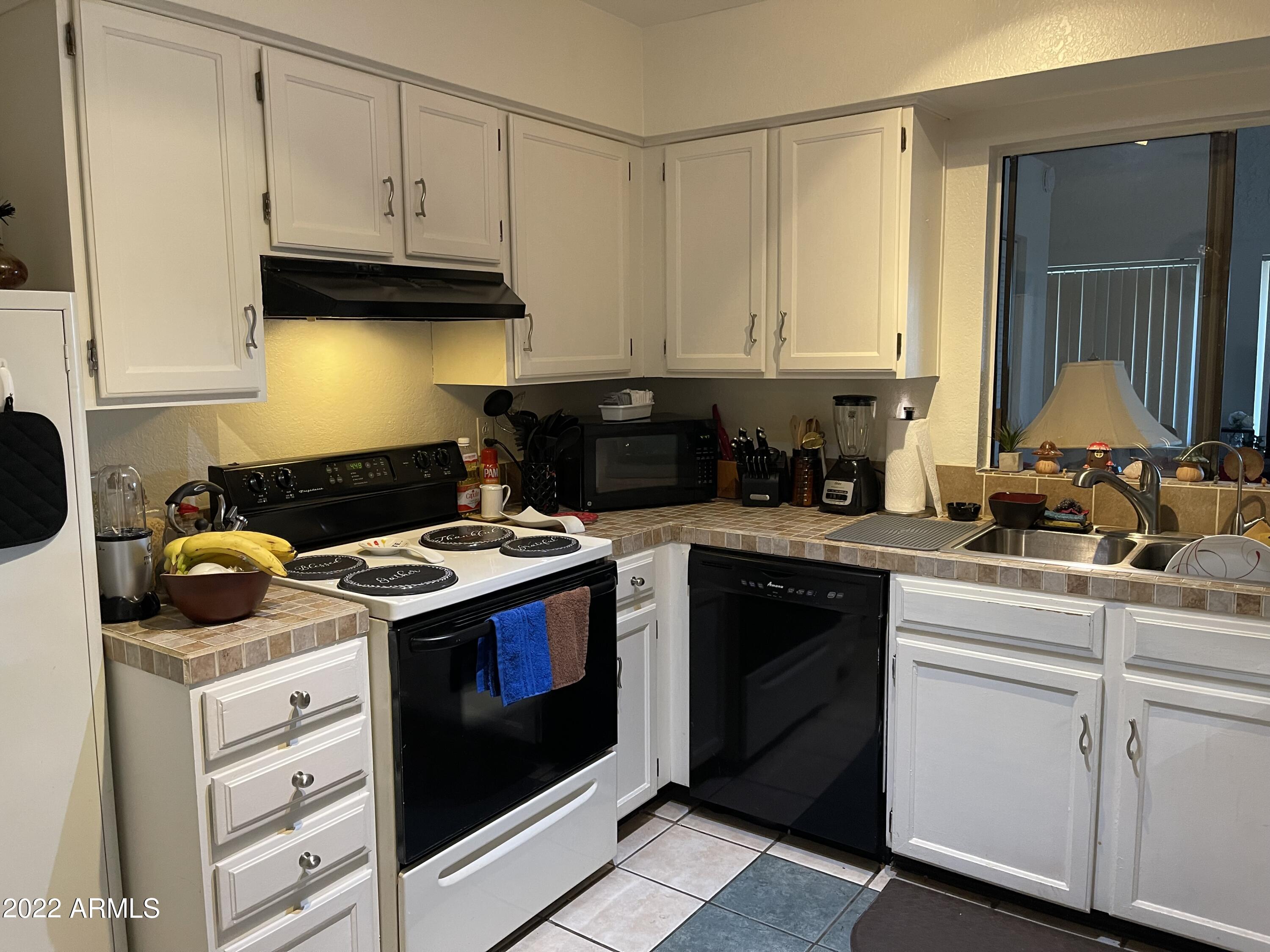 1178 Circulo Canario Rio Rico, AZ 85648 - Photo 6 of 16 IMG_8226