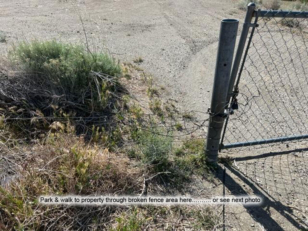 Godde Hill Road Palmdale, CA 93551 - Photo 3 of 5 a view of a backyard