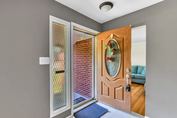 $2,300 | 16345 Pollyanna Street, Livonia, MI 48154