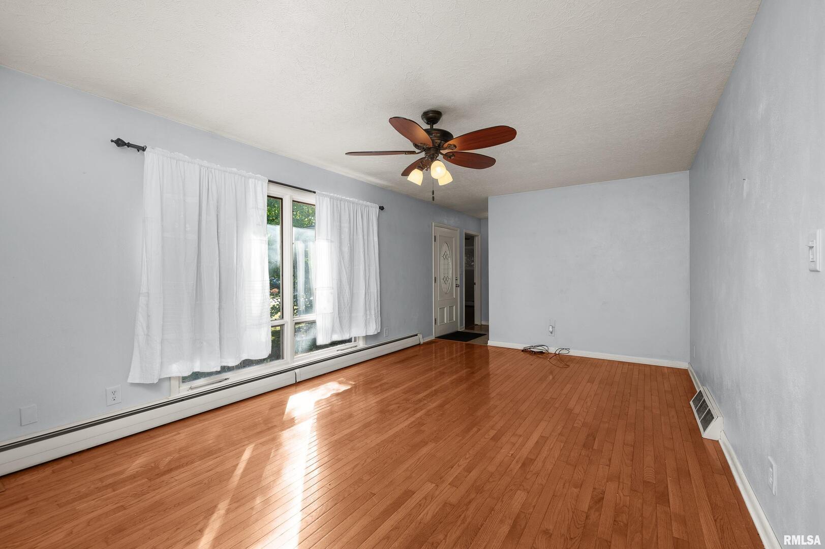 202 5th Street Matherville, IL 61263 - Photo 3 of 35