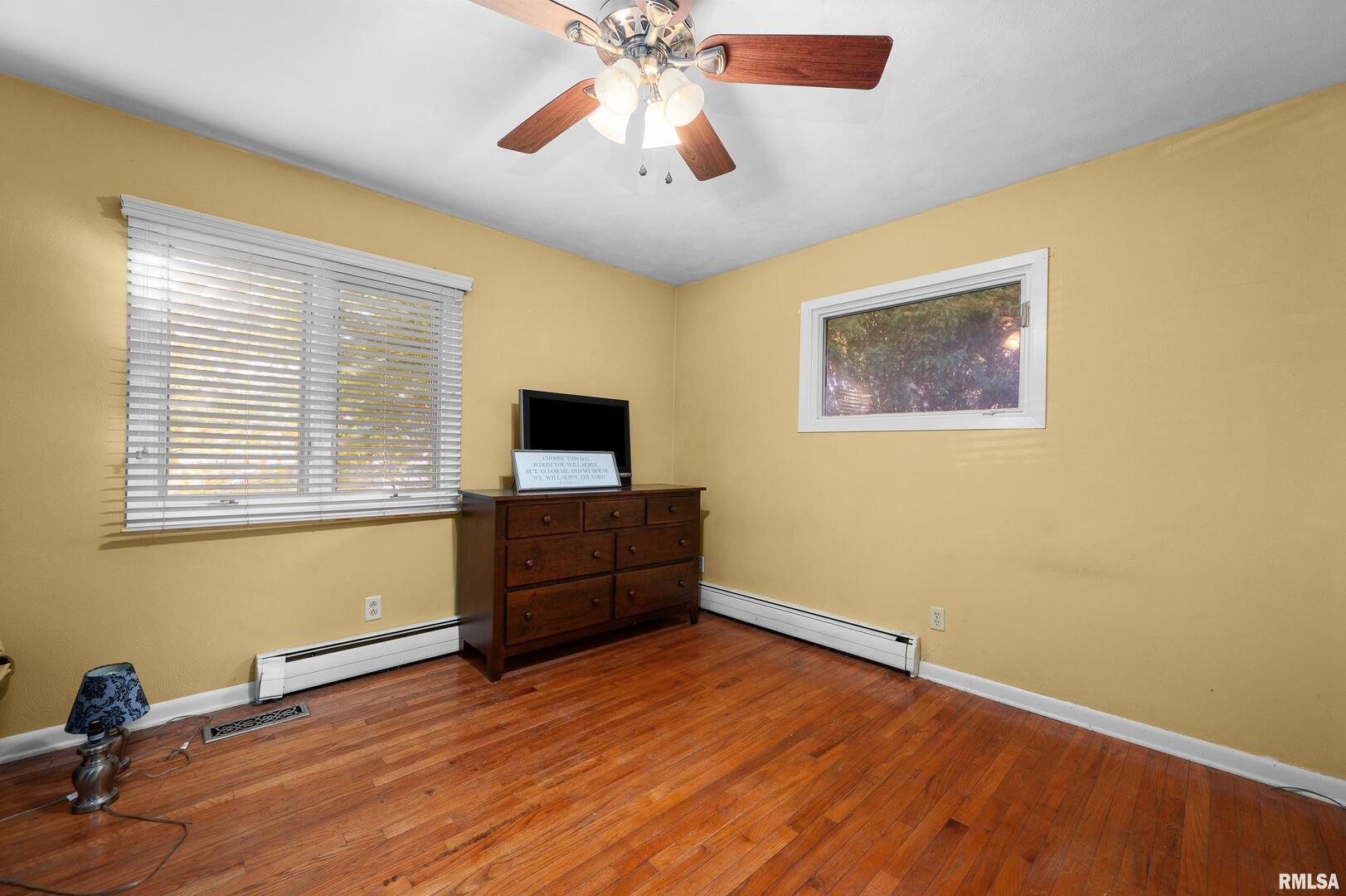 202 5th Street Matherville, IL 61263 - Photo 4 of 35