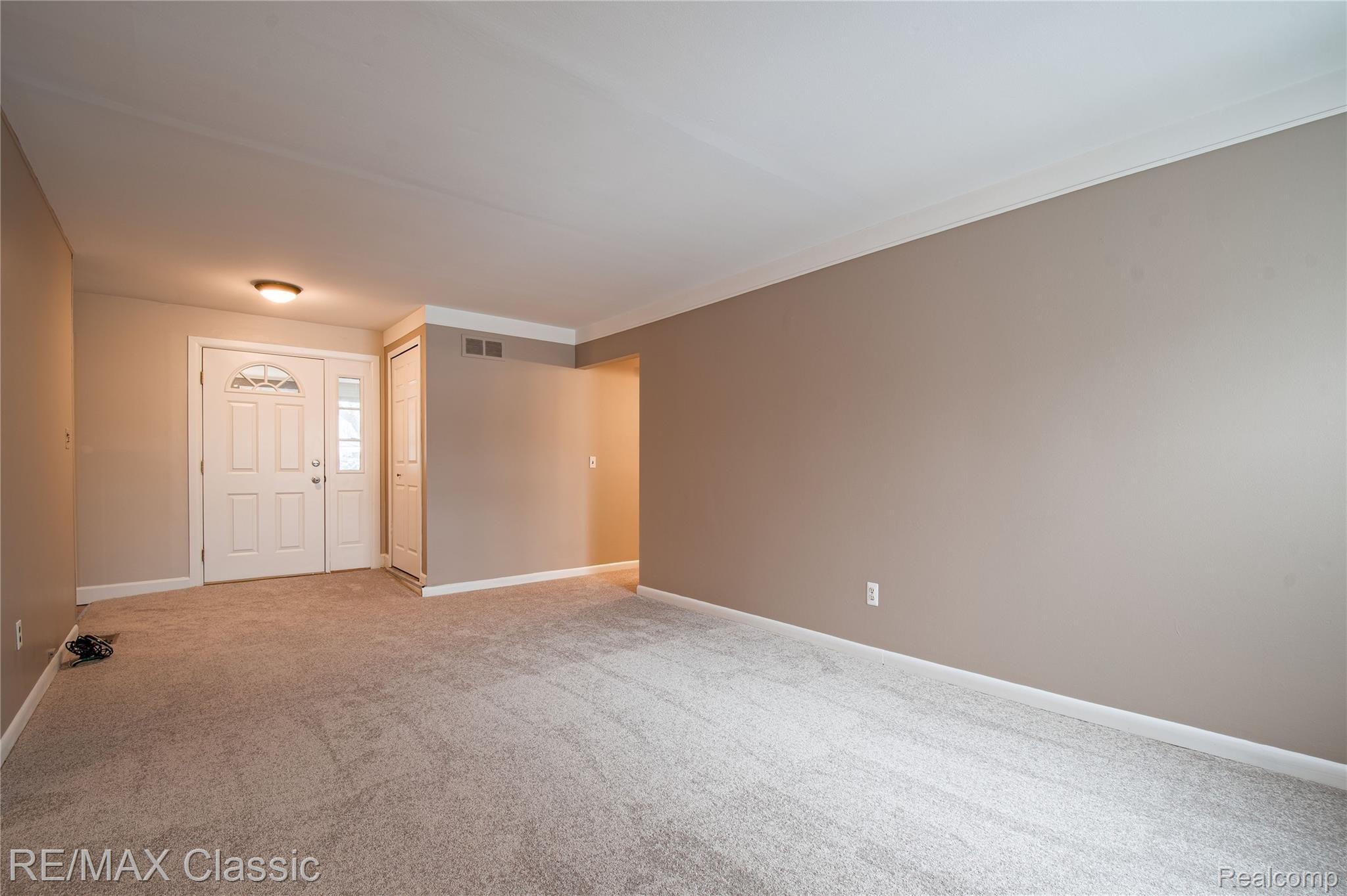 22734 Chestnut Tree Novi, MI 48375 - Photo 5 of 30 22734 Chestnut Tree LIVING ROOM