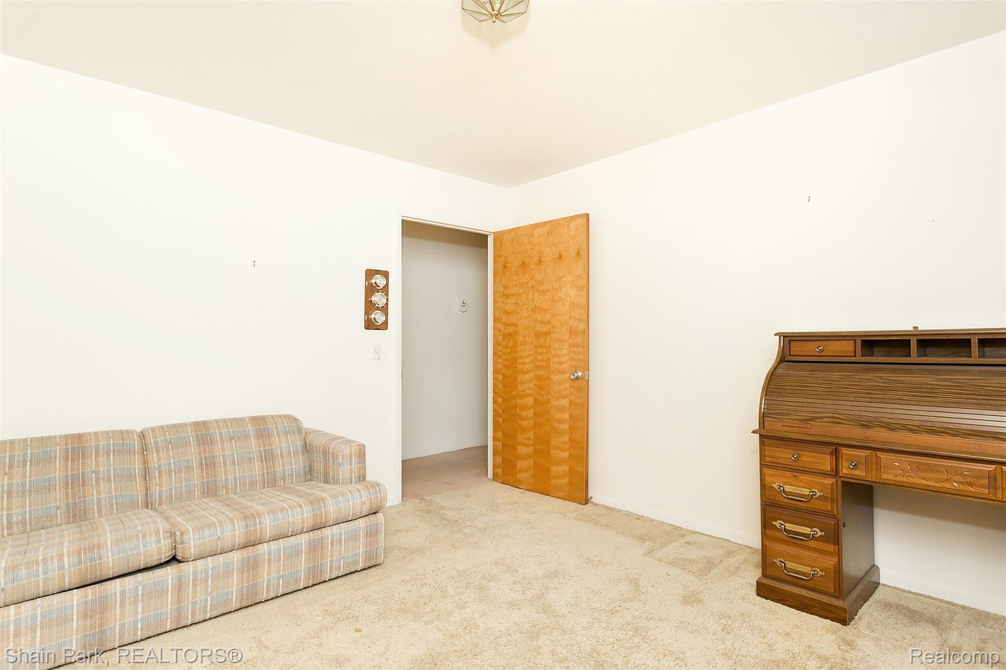 940 Dickson Lane Rochester, MI 48307 - Photo 25 of 38 Guest Bedroom One