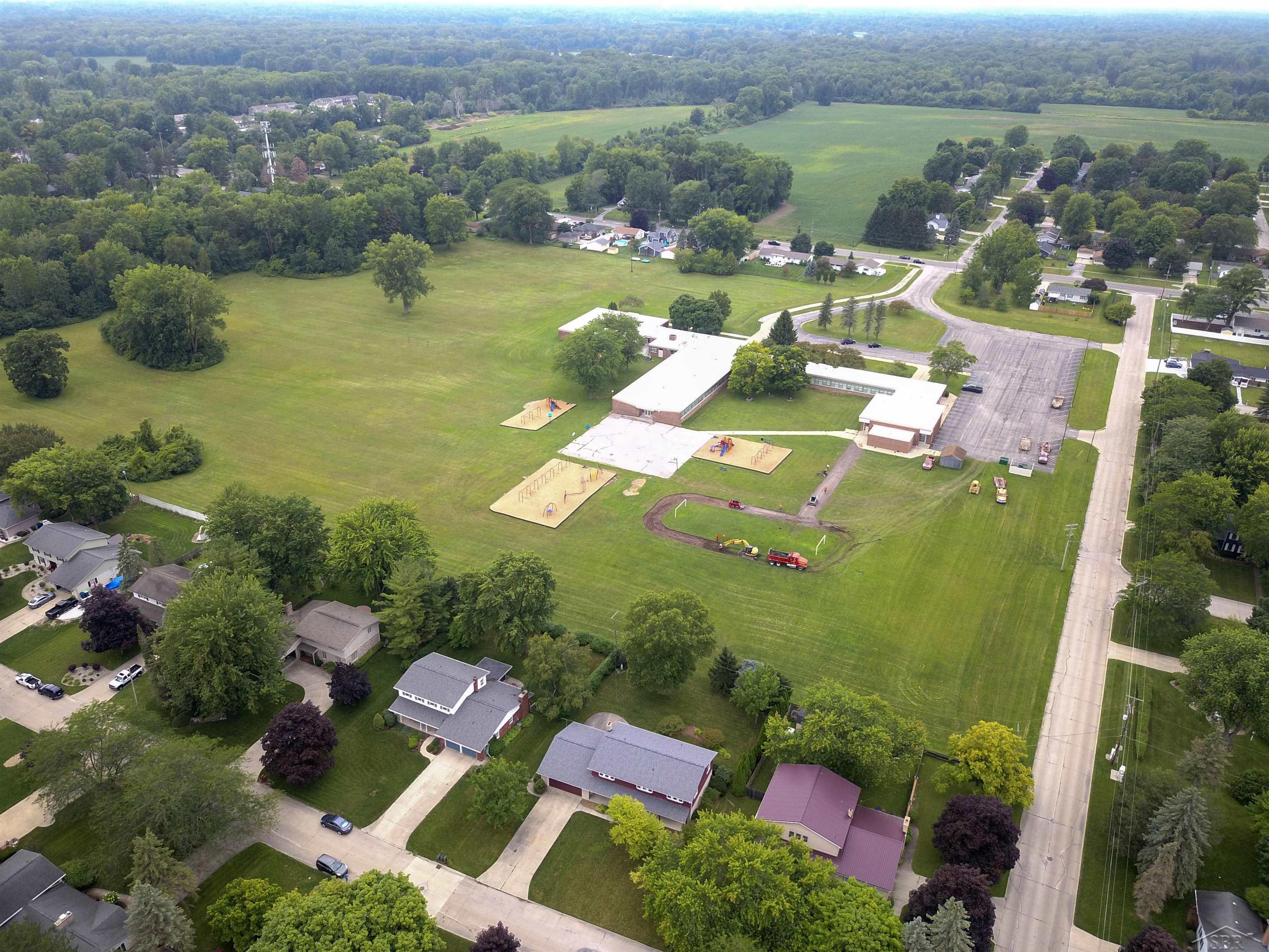 636 Stoneham Road Saginaw, MI 48638 - Photo 6 of 54 50117876-5.JPG