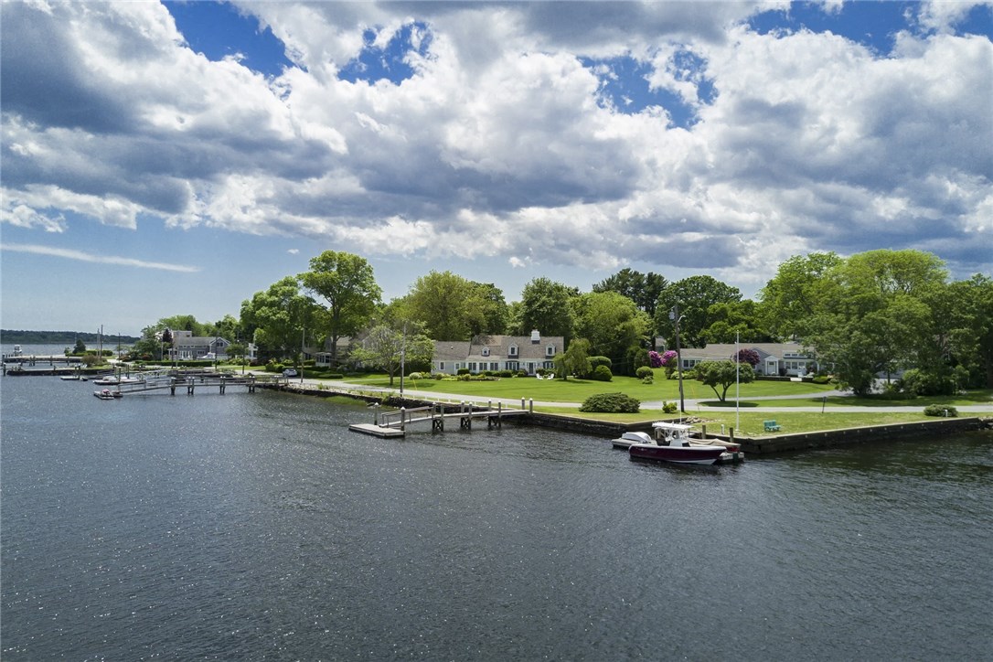 159 Mathewson Road Barrington, RI 02806 - Photo 4 of 36