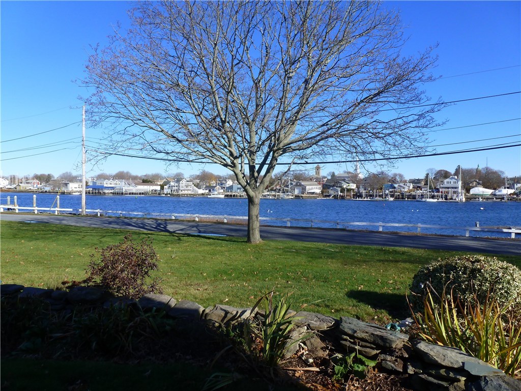 159 Mathewson Road Barrington, RI 02806 - Photo 8 of 36