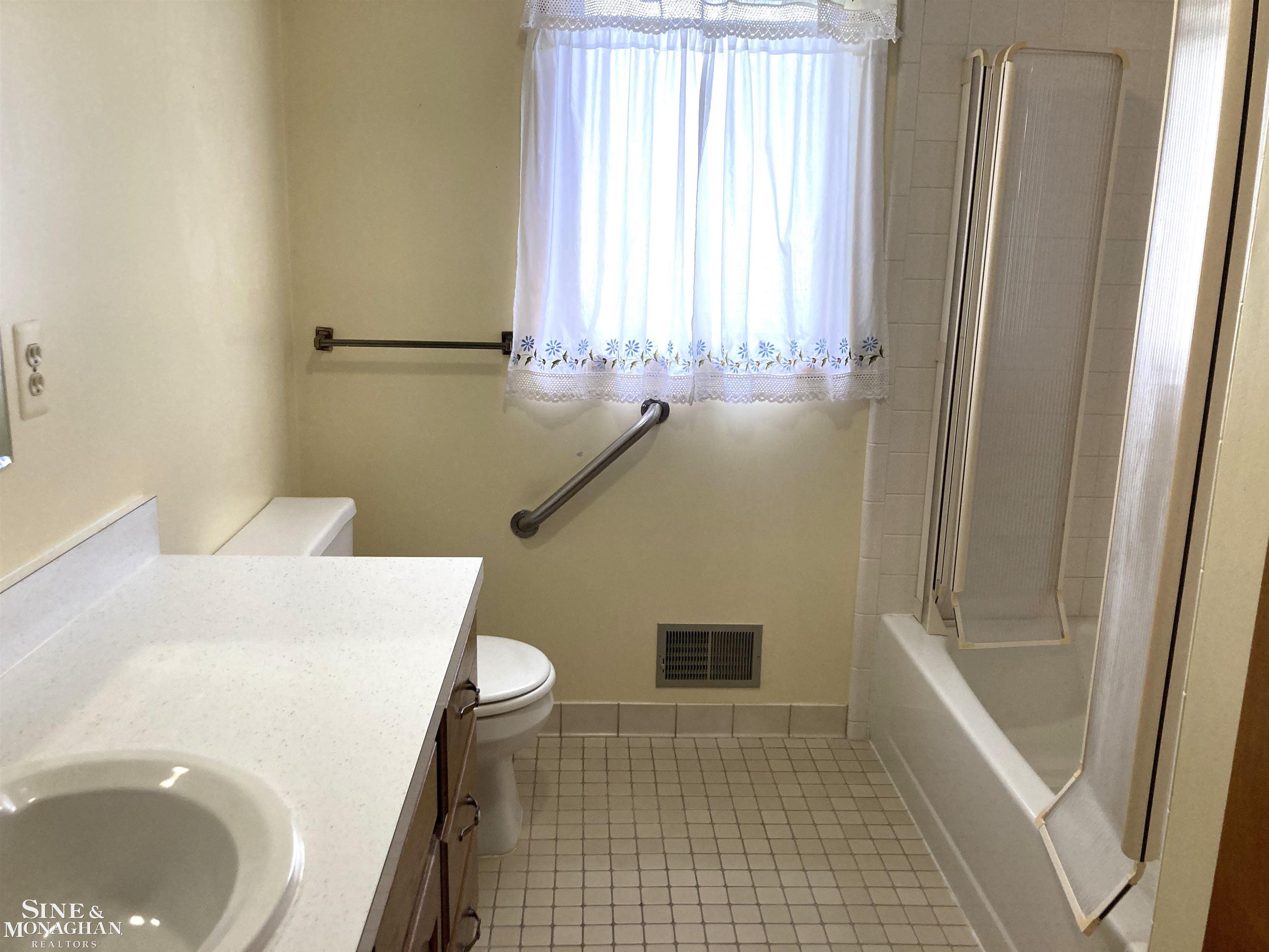 4260 Peck Road Port Huron, MI 48060 - Photo 10 of 27 50174679-938b94d0-a910-497a-a190-11e3992e807f.JPG