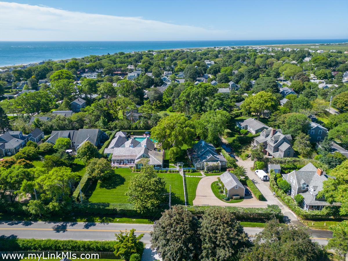 14 & 16 Coffin Street Nantucket, MA 02554 - Photo 2 of 50 a view of a city