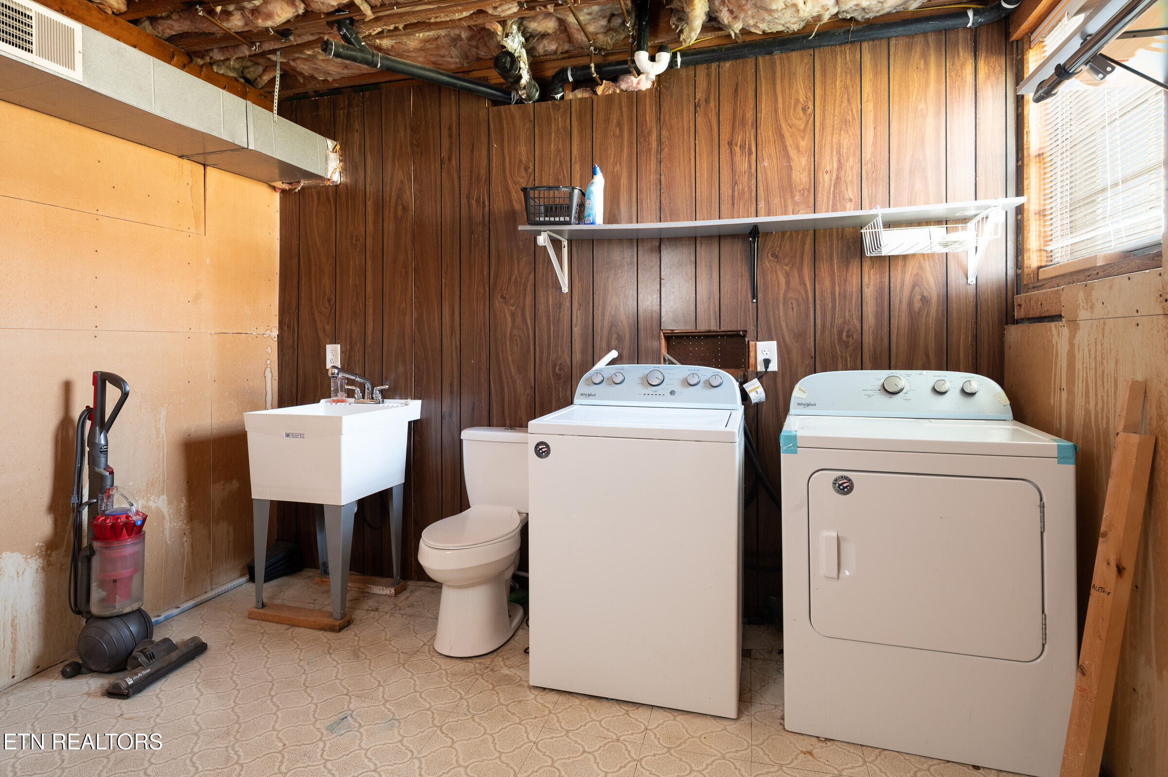 415 Pearl Road Seymour, TN 37865 - Photo 14 of 20 Laudry Room With Half Bath