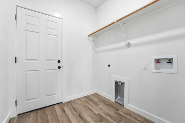 a view of empty room with window and entryway