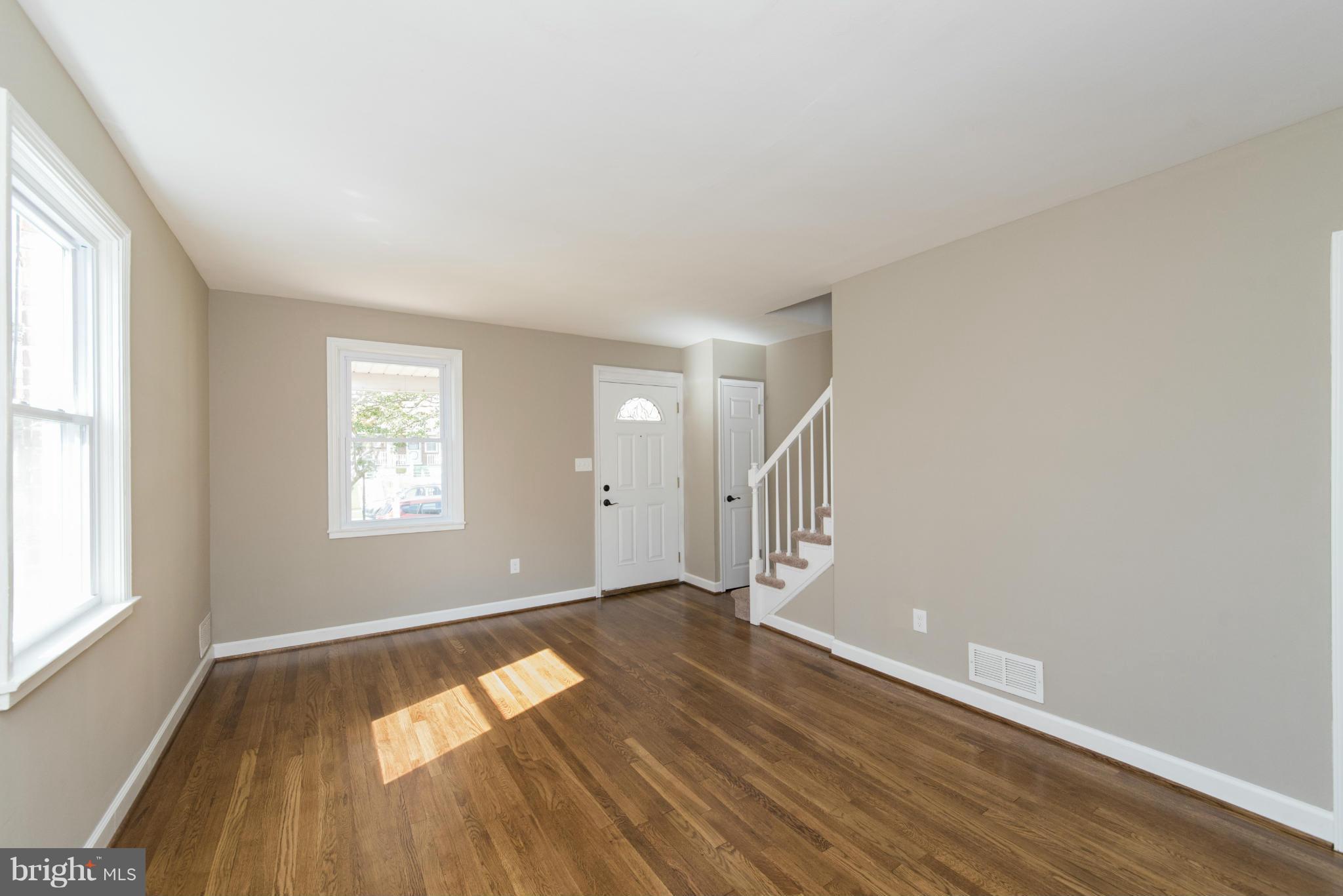 1619 Searles Road Baltimore, MD 21222 - Photo 5 of 30 Living Room