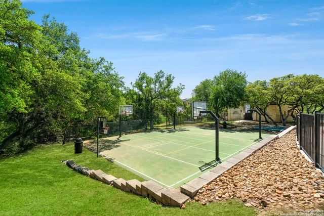 a view of a tennis court