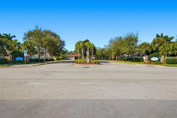 $524,900 | 3418 72nd Drive East, Sarasota, FL 34243