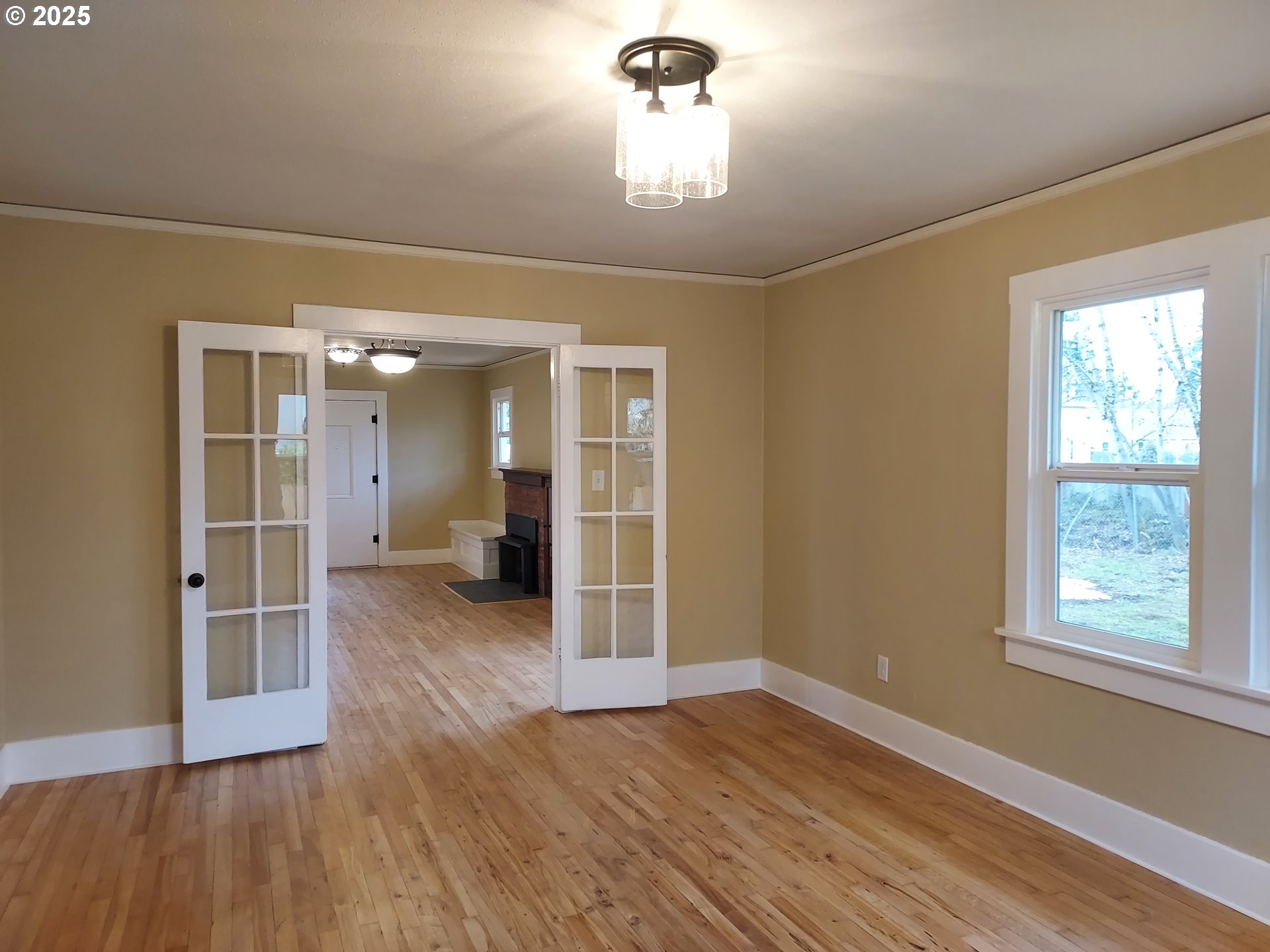 405 1/2 River Road Eugene, OR 97404 - Photo 6 of 18 wooden floor in an empty room with a window