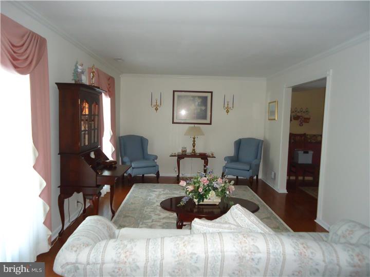101 Goodwin Parkway Sewell, NJ 08080 - Photo 4 of 25 Living Room