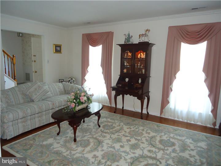 101 Goodwin Parkway Sewell, NJ 08080 - Photo 5 of 25 Living Room