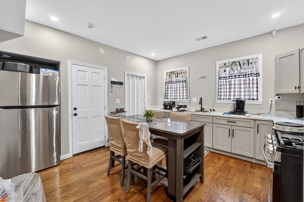 37 Stonehurst Street Boston, MA 02122 - Photo 20 of 37