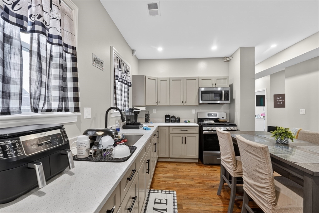 37 Stonehurst Street Boston, MA 02122 - Photo 21 of 37