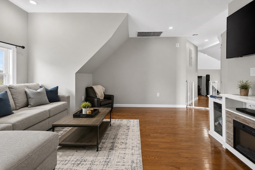 37 Stonehurst Street Boston, MA 02122 - Photo 23 of 37