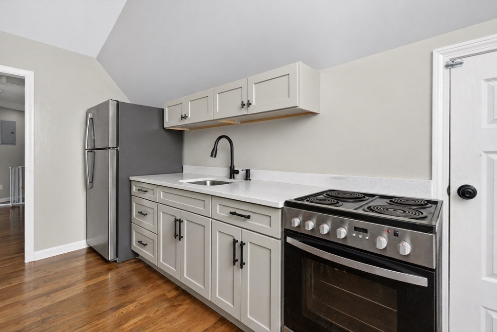 37 Stonehurst Street Boston, MA 02122 - Photo 7 of 37
