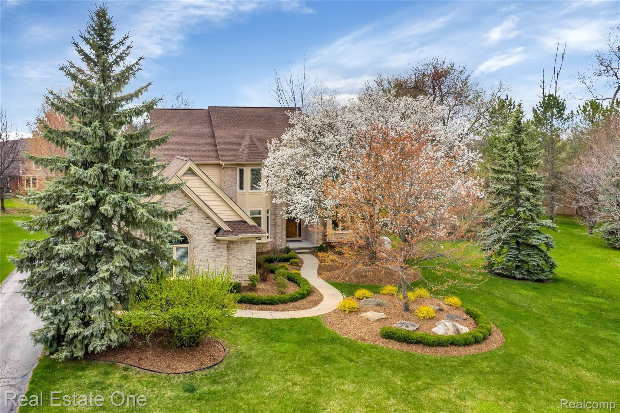 4060 Plum Lane Rochester, MI 48306 - Photo 2 of 35 FRONT2.jpg