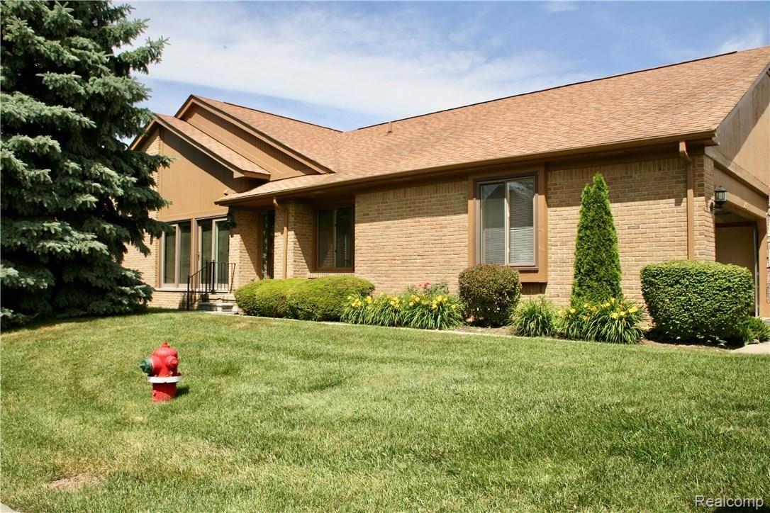 2193 London Bridge Drive Rochester, MI 48307 - Photo 1 of 12 fullsizeoutput_72.jpeg