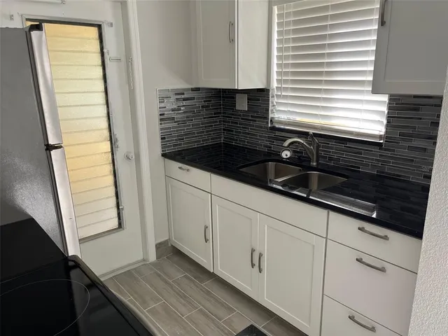 $2,300 | 1605 Pass A Grille Way, Unit 7, St. Pete Beach, FL 33706