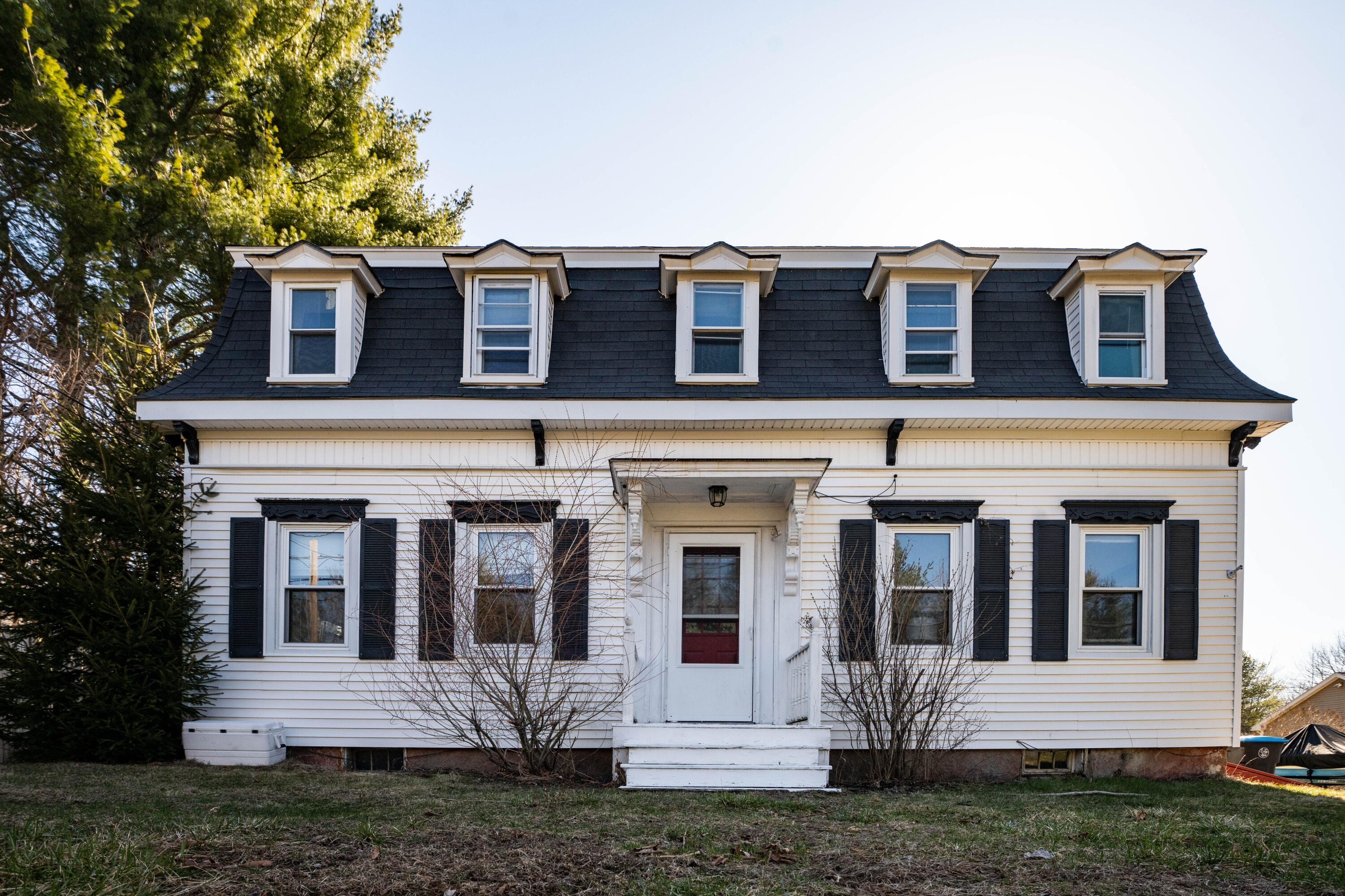 219 Main Street Windham, ME 04062 - Photo 2 of 32 219main-57