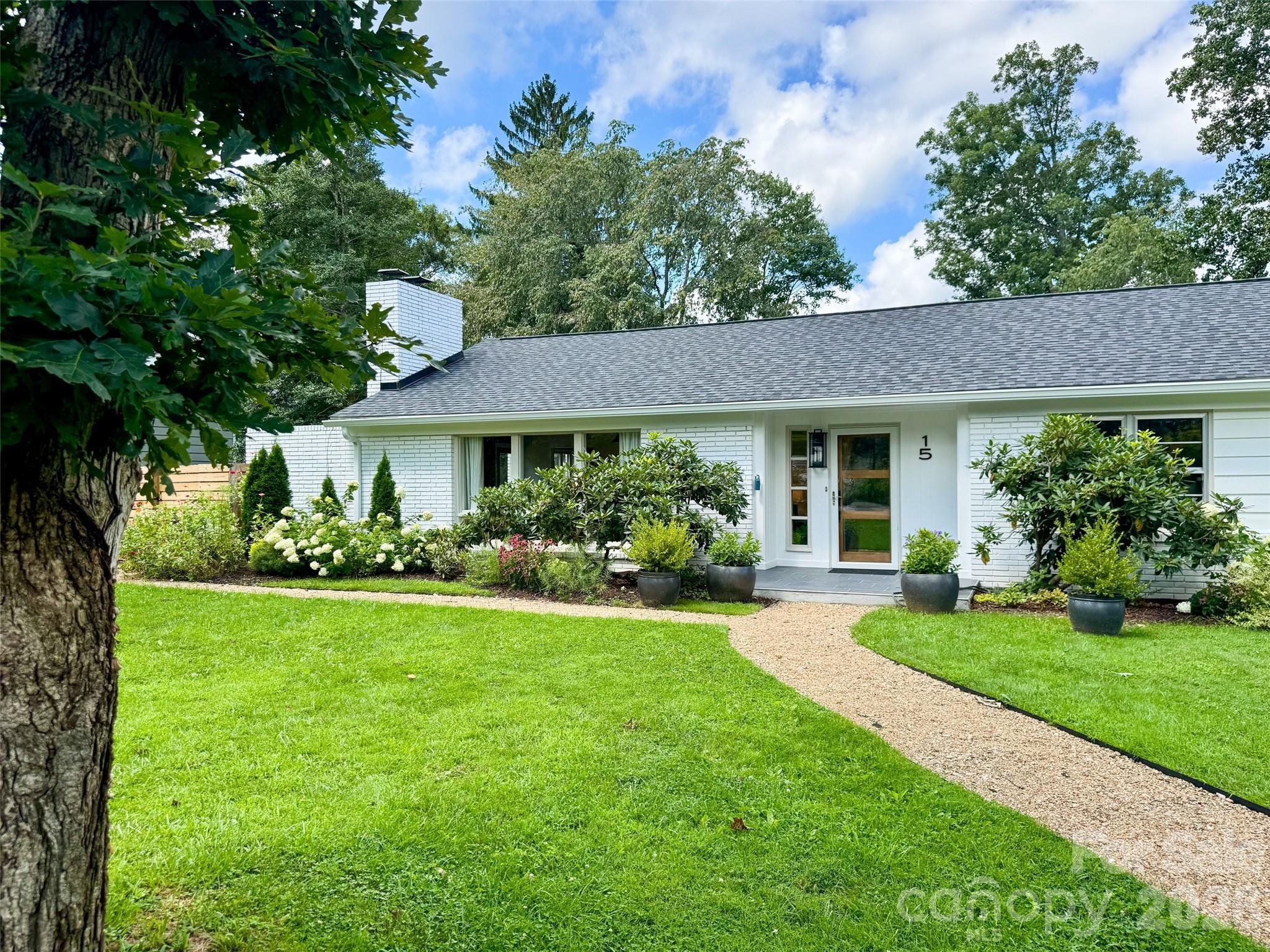 15 Red Oak Road Asheville, NC 28804 - Photo 1 of 42 Gallery Image 1