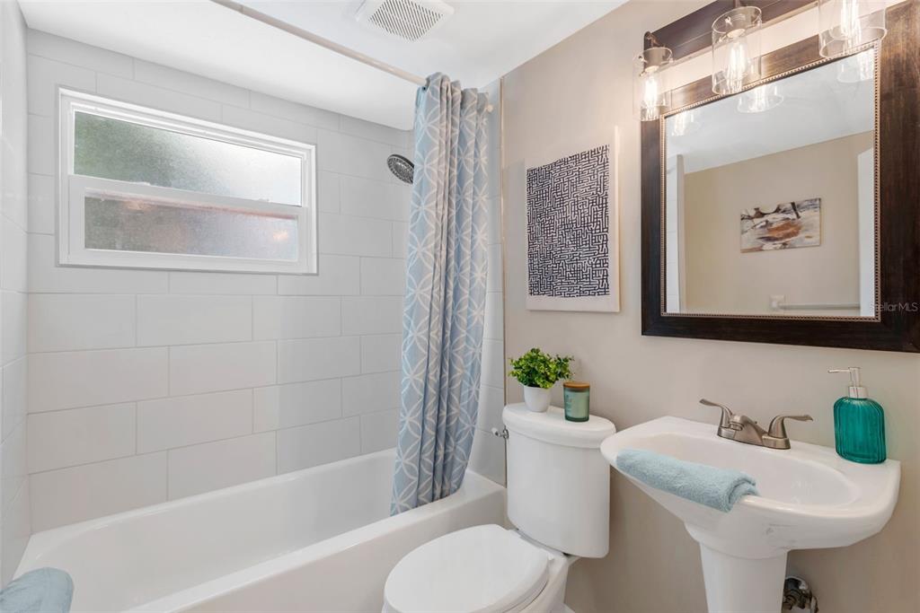 15065 Newport Road Clearwater, FL 33764 - Photo 17 of 26 Gallery Image 17