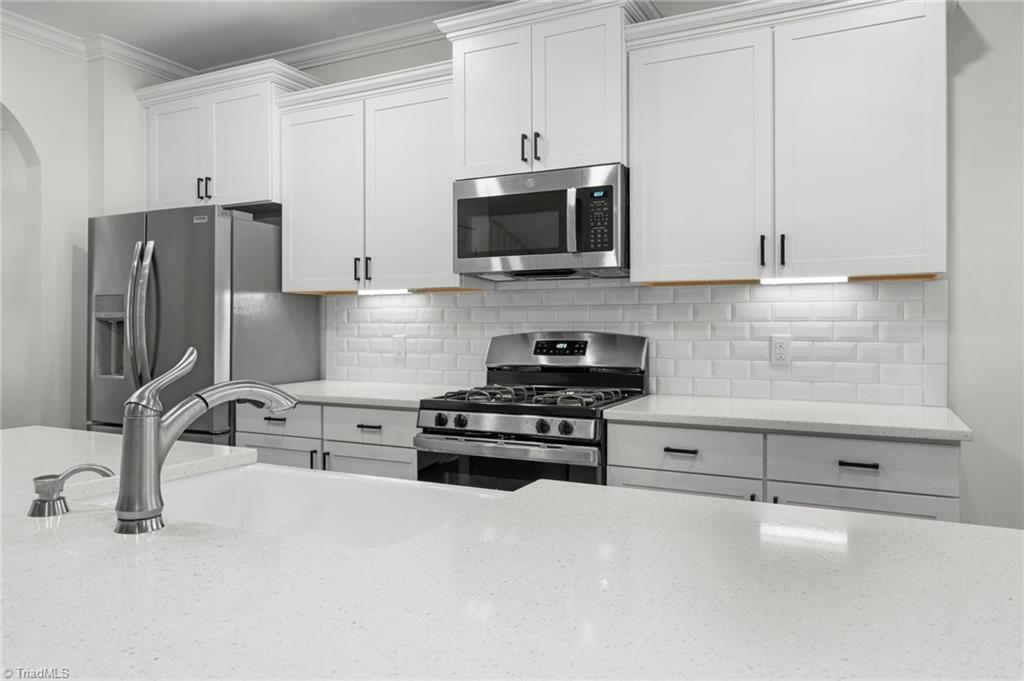 5512 Glad Acres Road Pfafftown, NC 27040 - Photo 8 of 46