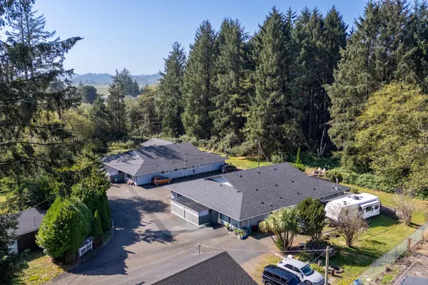 $1,250,000 | 1110-1120 Meadow Avenue, Tillamook, OR 97141