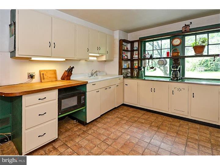 6209 Upper York Road New Hope, PA 18938 - Photo 8 of 25 Kitchen