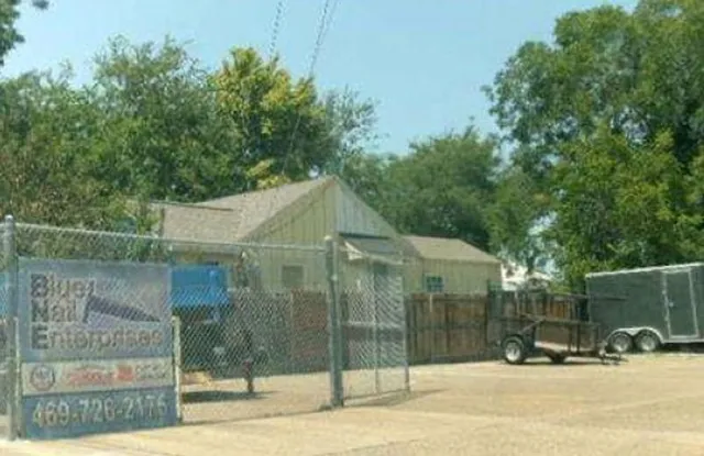 a view of outdoor space and garden view