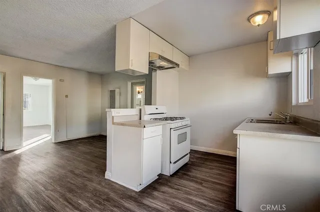 $1,599,999 | 2122 East 10th Street, Long Beach, CA 90804