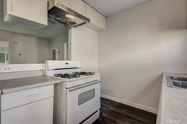 $1,599,999 | 2122 East 10th Street, Long Beach, CA 90804