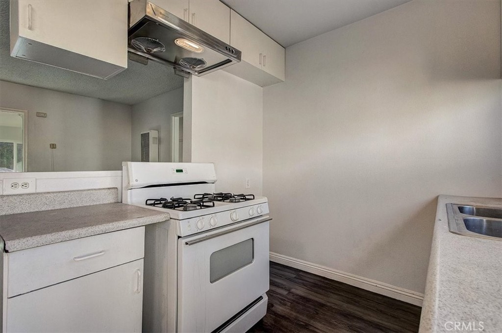 2122 East 10th Street Long Beach, CA 90804 - Photo 50 of 75 a kitchen with a stove and a microwave