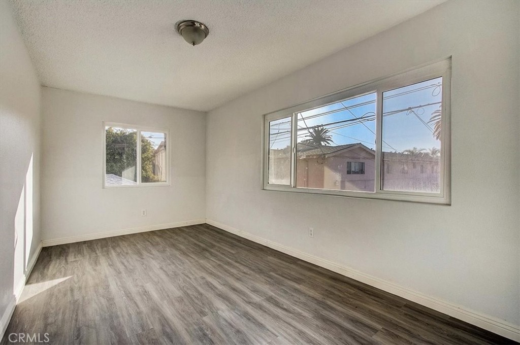 2122 East 10th Street Long Beach, CA 90804 - Photo 54 of 75 an empty room with wooden floor and windows