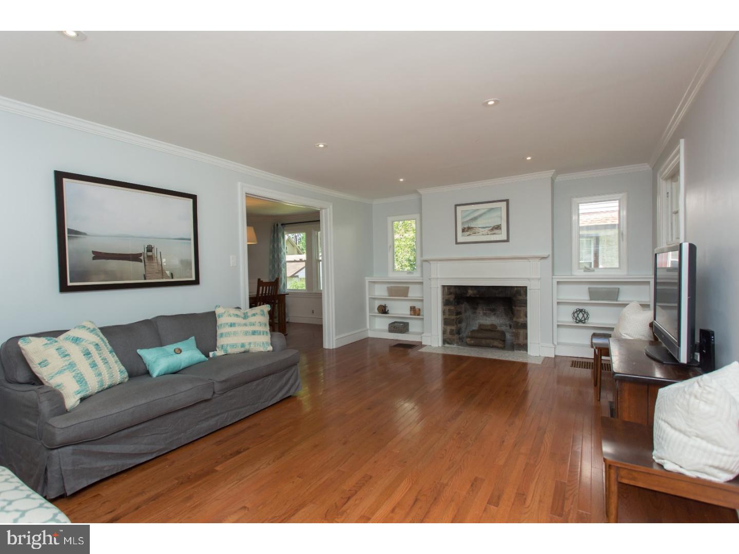 201 Strathmore Road Havertown, PA 19083 - Photo 4 of 25 Living Room
