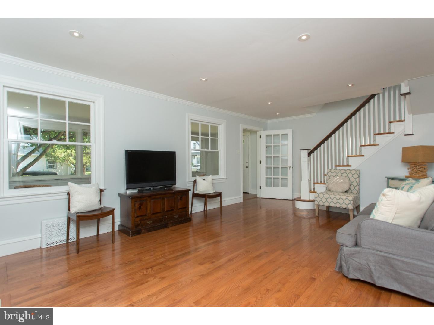 201 Strathmore Road Havertown, PA 19083 - Photo 5 of 25 Living Room