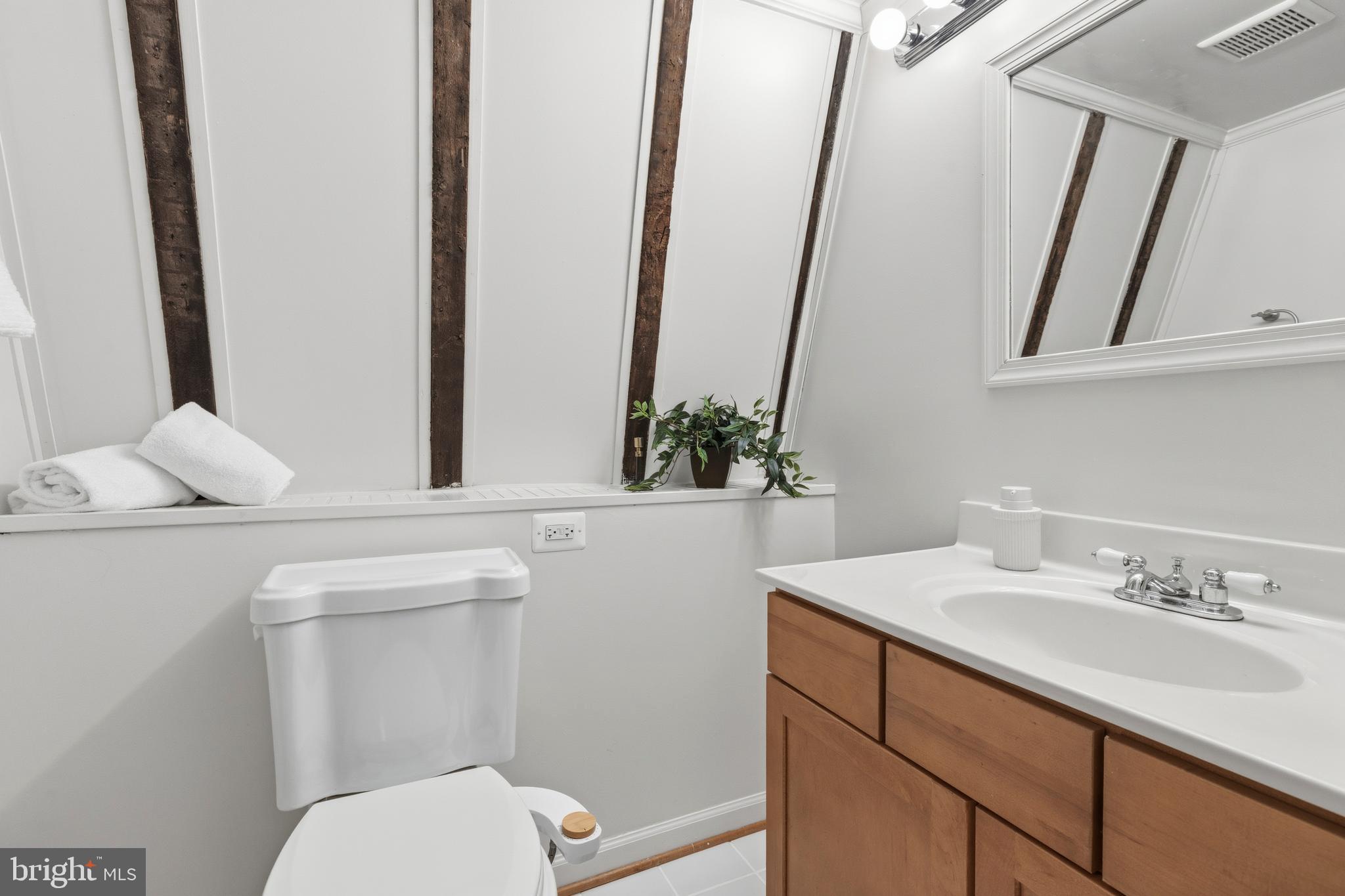 123 West Read Street Baltimore, MD 21201 - Photo 33 of 48 4th floor bathroom