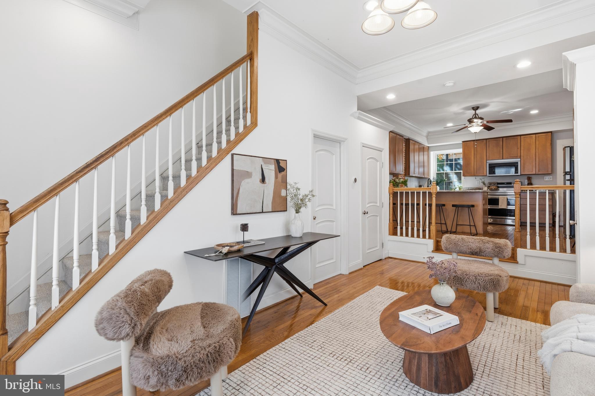 123 West Read Street Baltimore, MD 21201 - Photo 8 of 48 first floor living area with lots of light