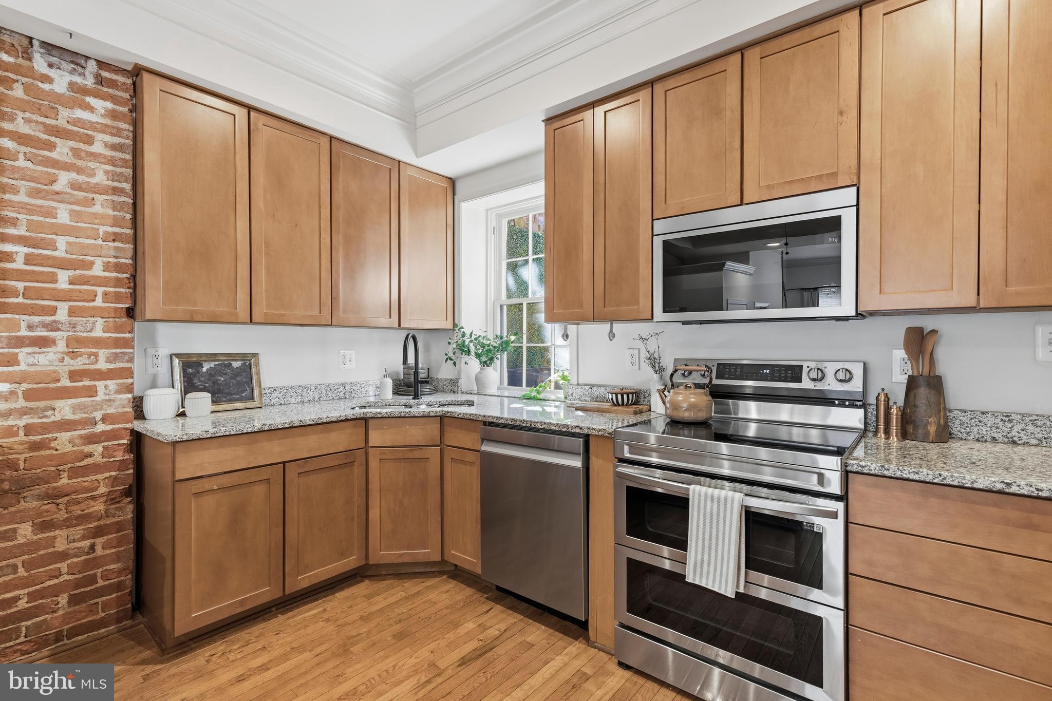 123 West Read Street Baltimore, MD 21201 - Photo 9 of 48 updated kitchen with granite and stainless steel