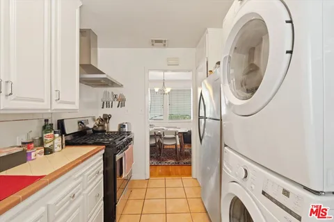 $1,990,000 | 1359 South Ridgeley Drive, Los Angeles, CA 90019