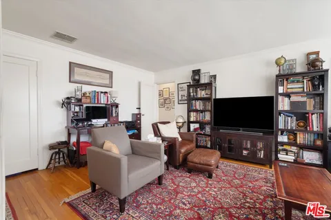 $1,990,000 | 1359 South Ridgeley Drive, Los Angeles, CA 90019